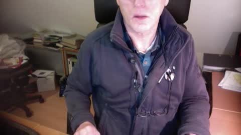 Snapshot of amor2200 chatting on December 2024 03:26:02 PM Amor2200 online show from December 2024 03:26:02 PM