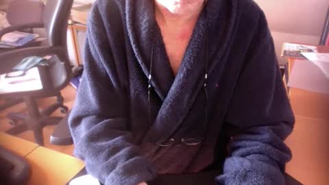 Snapshot of amor2200 chatting on February 2025 12:27:02 PM Amor2200 online show from February 2025 12:27:02 PM