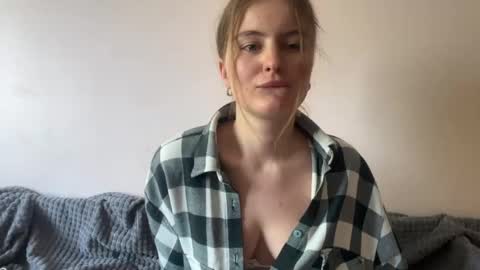 Snapshot of amorelle_ chatting on April 2026 10:10:01 AM amorelle_ online show from April 2026 10:10:01 AM
