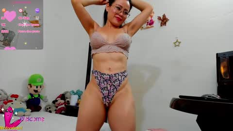 Snapshot of amy_jones07 chatting on February 2025 07:18:02 PM Amy online show from February 2025 07:18:02 PM