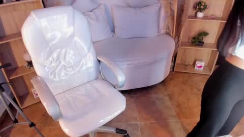     online show from December 2024 08:18:01 PM