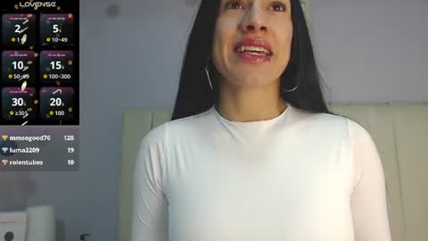 Snapshot of amy_le chatting on July 2026 02:13:01 PM Amy online show from July 2026 02:13:01 PM