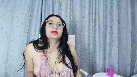 Emy Noa  online show from April 2026 10:10:02 PM