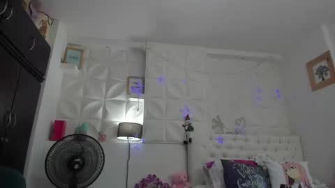 Snapshot of amy_queents chatting on December 2024 05:40:02 PM Amy Caroland online show from December 2024 05:40:02 PM