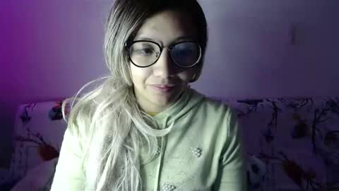 Snapshot of amycosplay99 chatting on January 2025 02:20:01 PM amycosplay99 online show from January 2025 02:20:01 PM