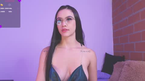 Snapshot of amyw0w chatting on February 2025 01:13:02 AM IG amyw0w online show from February 2025 01:13:02 AM