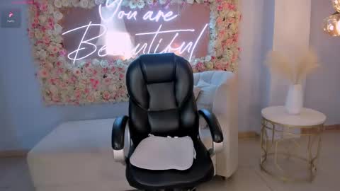    online show from February 2025 04:01:01 AM