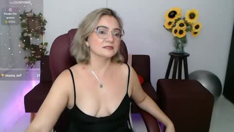 Snapshot of ana_hotmilf chatting on April 2026 10:52:02 PM Ana online show from April 2026 10:52:02 PM