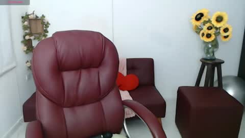 Snapshot of ana_hotmilf chatting on May 2026 11:43:01 PM Ana online show from May 2026 11:43:01 PM