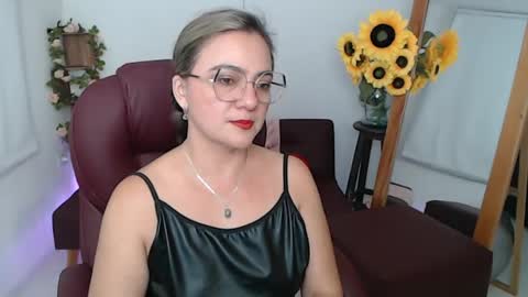 Snapshot of ana_hotmilf chatting on June 2026 11:31:02 PM Ana online show from June 2026 11:31:02 PM