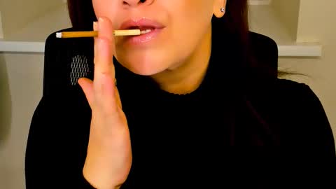 Snapshot of ana_mills chatting on October 2025 03:31:02 PM Ana online show from October 2025 03:31:02 PM