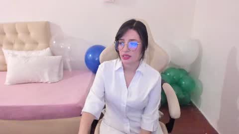 Im anna but you can call me as you want online show from August 2026 09:39:02 PM