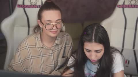 Sweet girls online show from March 2026 11:23:01 AM