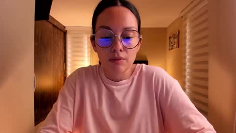 Anabel online show from December 2025 08:04:02 PM