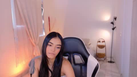 ANABEL WOLF  online show from November 2025 02:49:02 PM