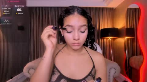 Snapshot of anahi_curlie1 chatting on May 2026 11:05:01 AM Anahi Curlie online show from May 2026 11:05:01 AM