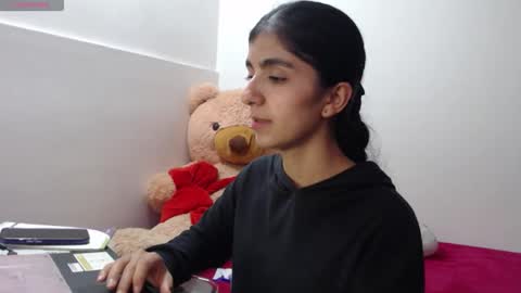 Anahi Browns online show from April 2026 09:37:02 PM