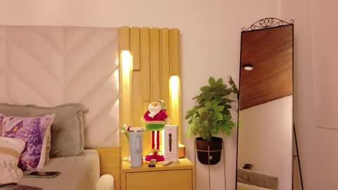 Anaise  online show from November 2025 11:44:01 AM