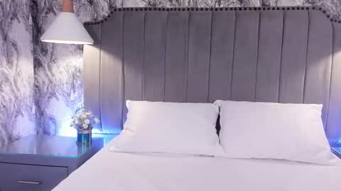 Mia online show from September 2025 12:29:01 PM