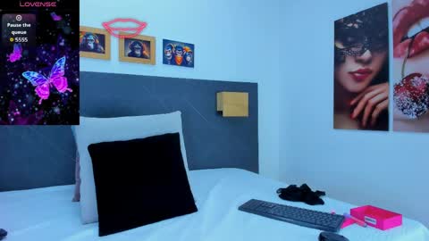 Andrea online show from April 2026 12:22:02 PM