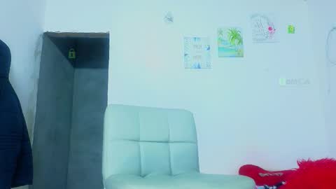 andie      Send your love who needs it online show from November 2025 01:06:01 AM