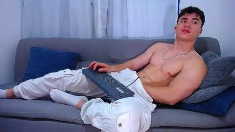 Snapshot of andre_parker chatting on November 2025 01:33:02 AM Andre Parker online show from November 2025 01:33:02 AM