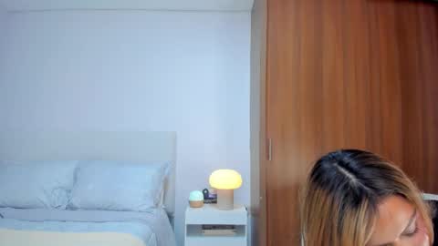 andrea online show from November 2025 01:17:02 AM