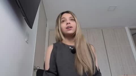 andreau 19 online show from April 2026 02:08:01 PM