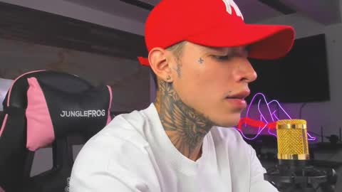 andrees_s online show from October 2025 02:48:01 AM