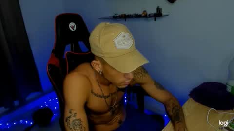 Snapshot of andres_white chatting on February 2026 09:35:01 PM Andres white online show from February 2026 09:35:01 PM