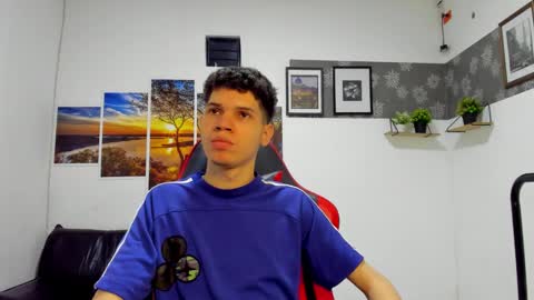 andrew_2811 online show from December 2025 05:35:01 AM