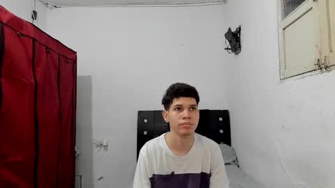 andrew_2811 online show from February 2026 03:11:01 AM