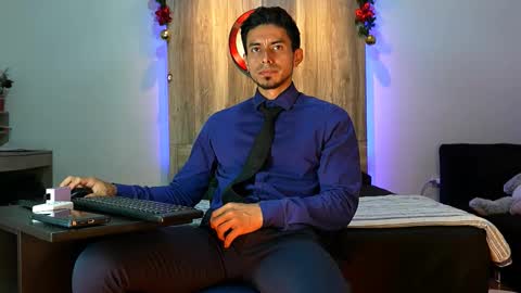 Andrew online show from December 2025 05:16:01 AM