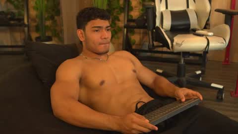 Snapshot of andrewcollen chatting on July 2026 12:44:01 PM Andrew online show from July 2026 12:44:01 PM