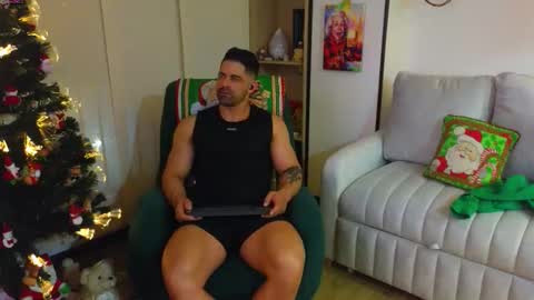 Andrew online show from December 2025 01:01:02 AM