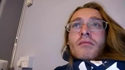 Snapshot of andrewwhitby chatting on September 2025 03:12:01 AM andrewwhitby online show from September 2025 03:12:01 AM