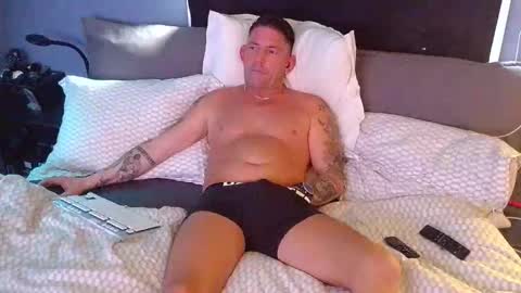 Snapshot of andrjoer chatting on October 2025 09:33:01 AM andrjoer online show from October 2025 09:33:01 AM