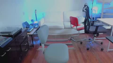 Andrew online show from September 2025 03:37:01 PM