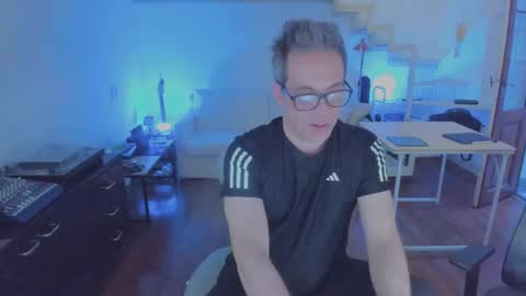 Andrew online show from November 2025 08:18:02 PM