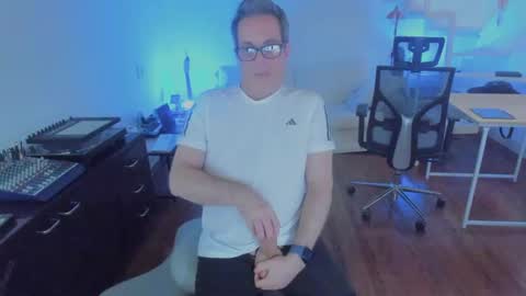 Andrew online show from November 2025 10:23:01 AM