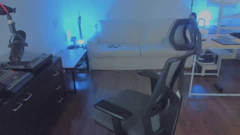 Andrew online show from November 2025 07:44:01 AM