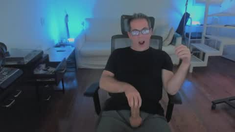 Andrew online show from April 2026 06:44:02 PM