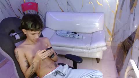 andy_dan1 online show from April 2026 08:31:01 PM