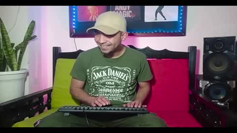 andy_magic_ online show from November 2025 04:12:02 AM