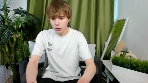 Snapshot of andyjey_ chatting on June 2026 01:25:02 PM Mandy and Andy online show from June 2026 01:25:02 PM