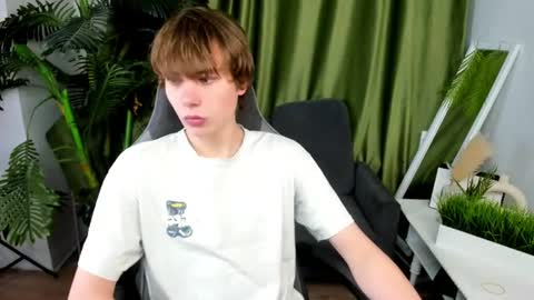 Snapshot of andyjey_ chatting on June 2026 07:29:01 PM Mandy and Andy online show from June 2026 07:29:01 PM