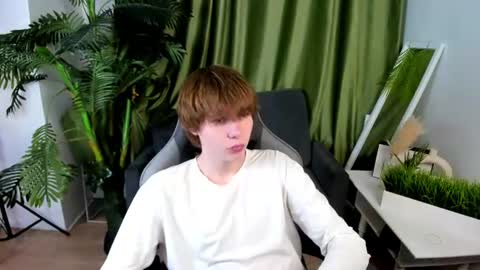 Snapshot of andyjey_ chatting on June 2026 07:53:02 PM Mandy and Andy online show from June 2026 07:53:02 PM