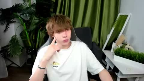 Snapshot of andyjey_ chatting on July 2026 07:02:02 PM Mandy and Andy online show from July 2026 07:02:02 PM