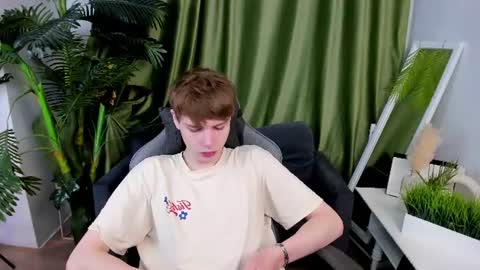 Snapshot of andyjey_ chatting on July 2026 07:05:02 PM Mandy and Andy online show from July 2026 07:05:02 PM