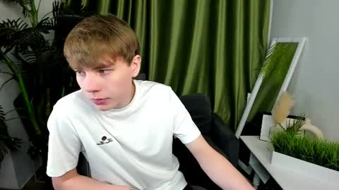 Snapshot of andyjey_ chatting on July 2026 07:52:02 PM Mandy and Andy online show from July 2026 07:52:02 PM